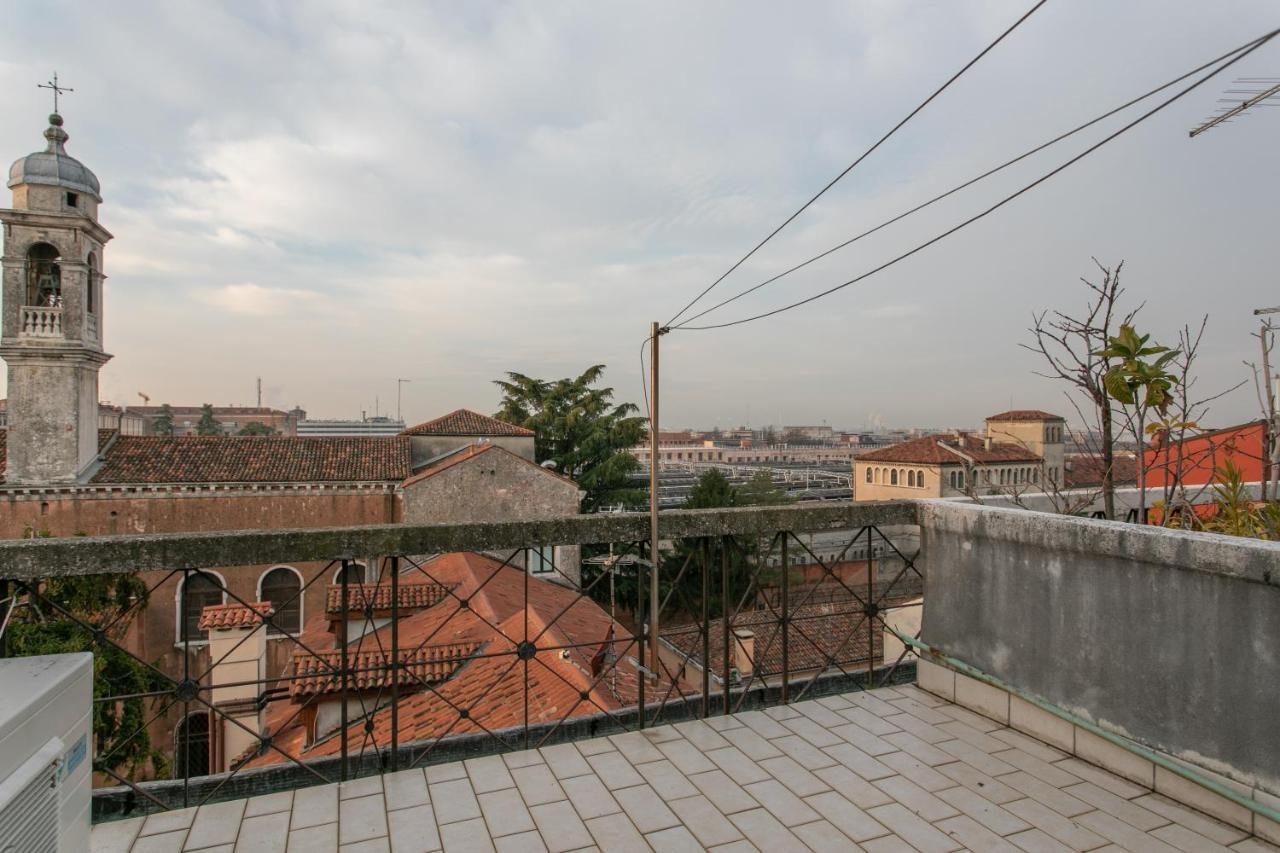 Venice Lance With Lift, 2 Minutes Walk From The Train Station ภายนอก รูปภาพ